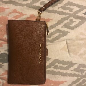 Michae Kors Wristlet